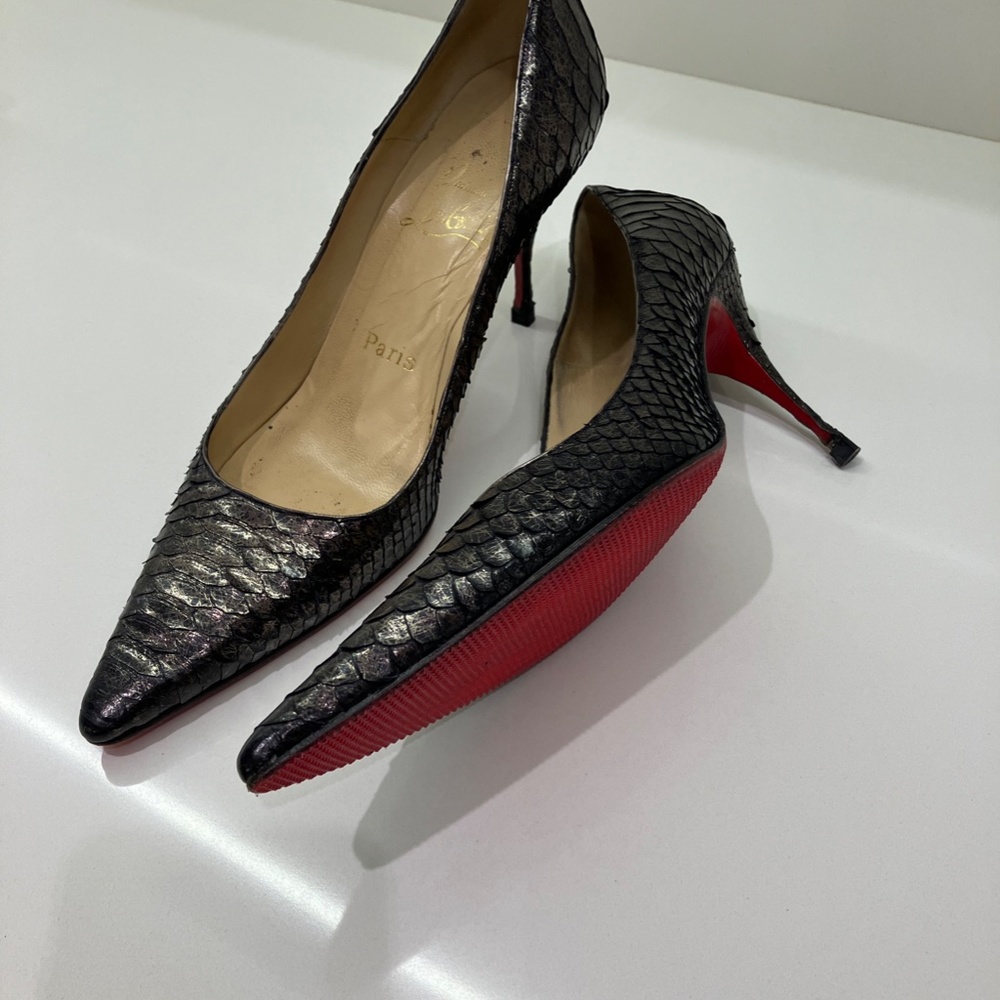 SHOES - Picture 2 of 6